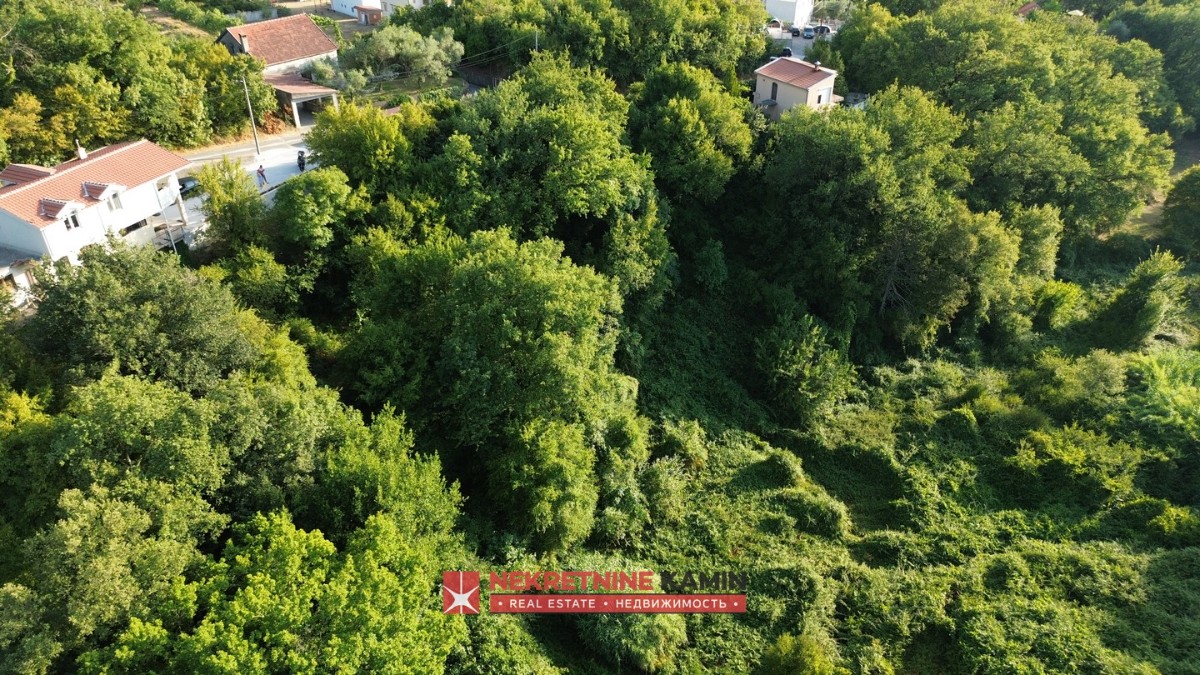 Na prodaju plac velike kvadrature u selu Pelinovo, Kotor
